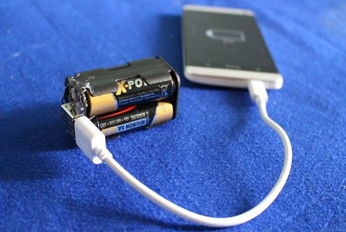 Зарядка телефона от пальчиковых батареек