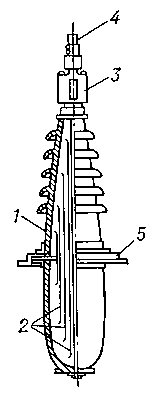Рис. 4. Маслобарьерный проходной изолятор: 1 — фарфоровая покрышка: 2 — цилиндрические барьеры из бакелита; 3 — маслорасширитель; 4 — токопроводящий стержень; 5 — заземлённый фланец.