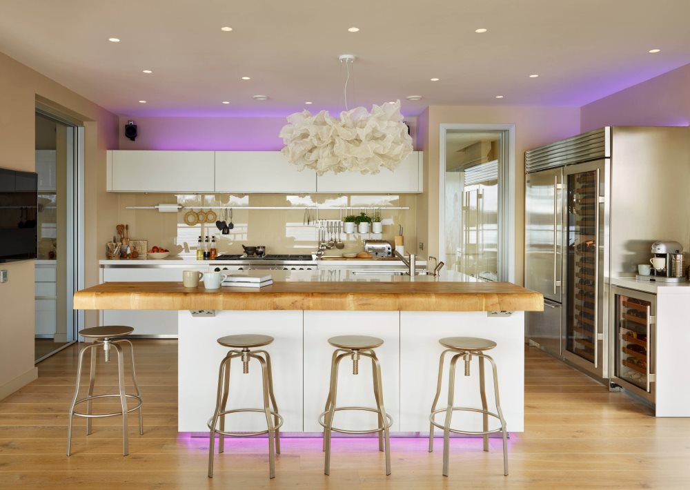 Фиолетовая подсветка кухонного гарнитура