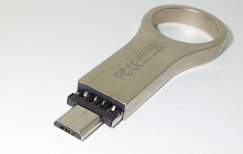 Переходник с usb на lightning для подключения флешки к iphone