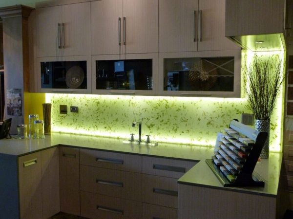 Светодиодная подсветка на кухонных шкафах