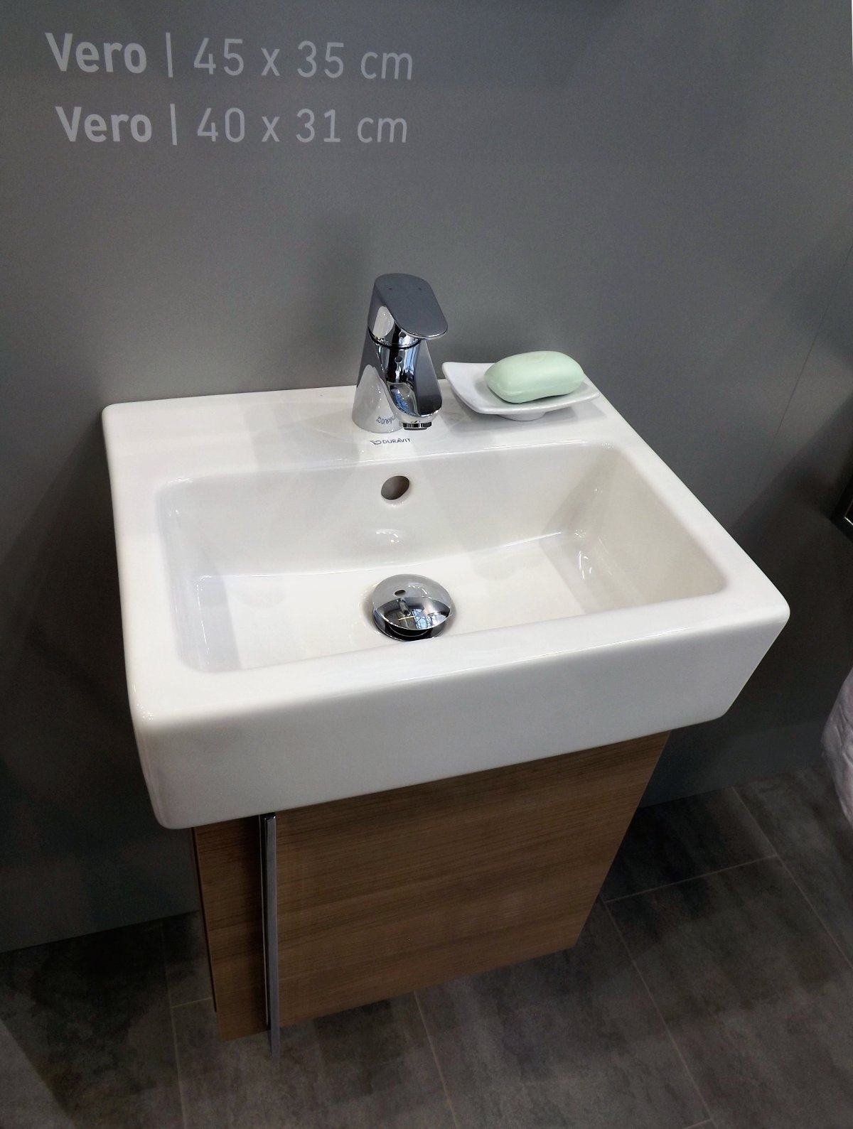 Мини-раковина (рукомойник) от Duravit на выставке MosBuild 2014