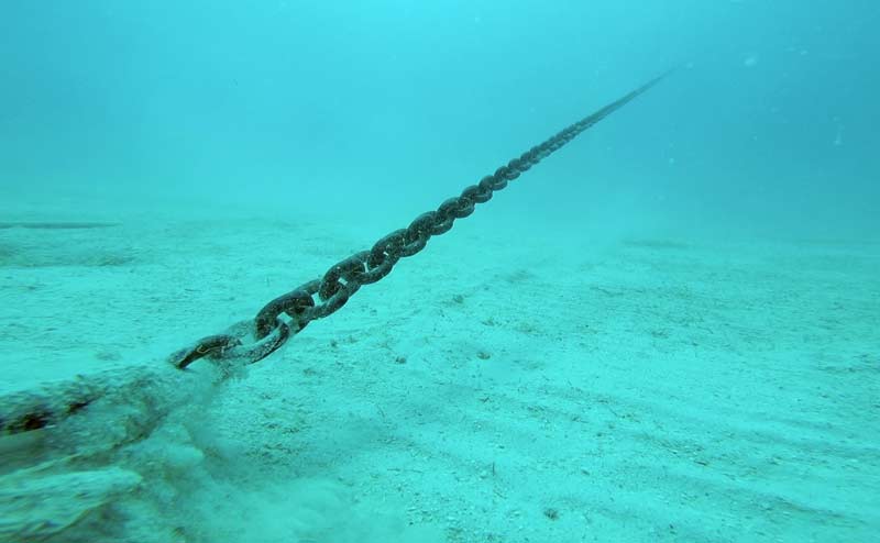 Anchor flukes into the sea bottom