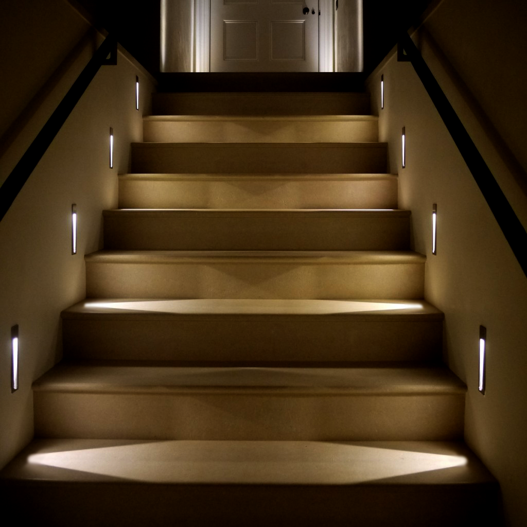 Освещение лестницы в доме
