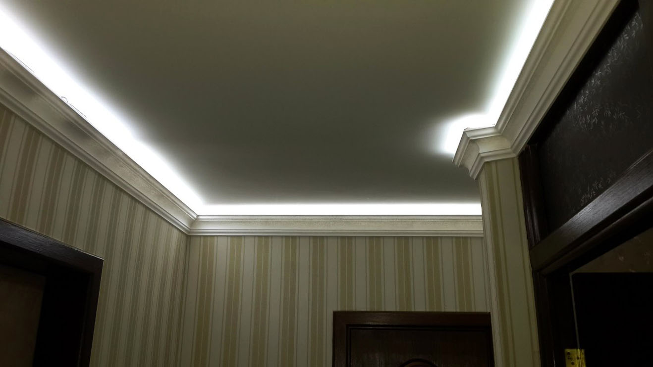 Светодиодная подсветка потолка в прихожей