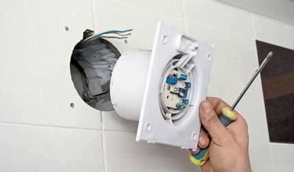 Монтаж вентилятора в воздуховод Монтаж вентилятора в воздуховод