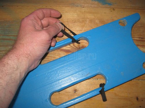 Самодельный каркас для кабеля удлинителя - резинки на рукоятке