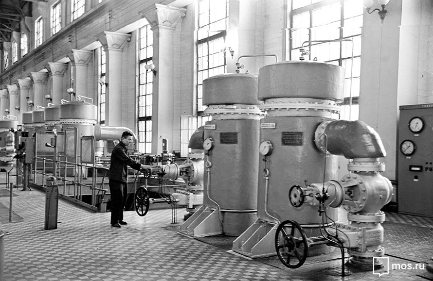 Пиковый водонагреватель бойлерной установки ТЭЦ № 12. Автор Э. Евзерихин. 1 февраля 1957 года. Главархив